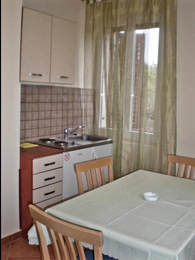 Apartmani Paron Sime 塞利讷 外观 照片