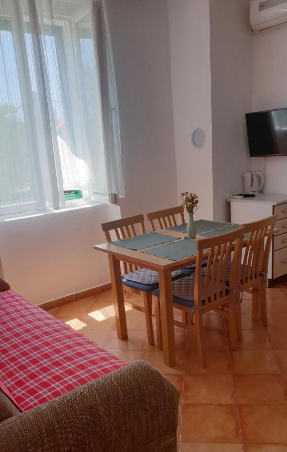 Apartmani Paron Sime 塞利讷 外观 照片